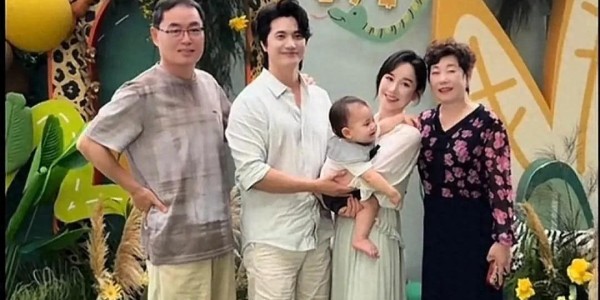 张檬儿子周岁宴排面拉满，爸爸全程温柔抱哄，被全家宠成小宝贝