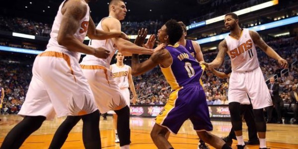 kaiyun-贝弗利因冲动被禁赛三场，但湖人再不会让队友独行