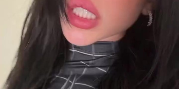 火辣🥵亚马尔前女友分手1天后COS蜘蛛侠，性感紧身衣秀身材🫦