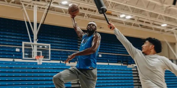 开云官网-保持健康！乔纳森-艾萨克Ins晒个人训练照与球迷分享