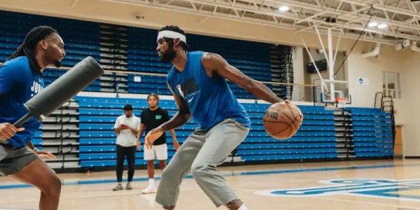 开云官网-保持健康！乔纳森-艾萨克Ins晒个人训练照与球迷分享