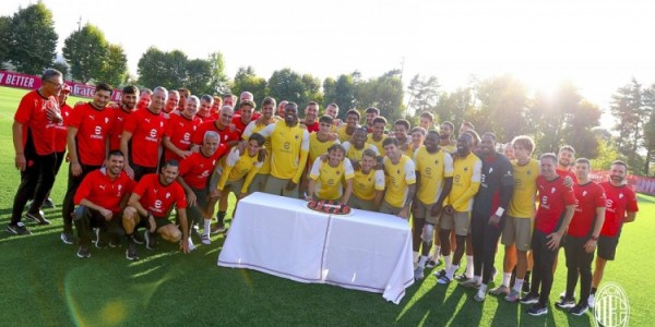 米兰官方更新社交媒体，晒全队为莫德里奇过40岁生日